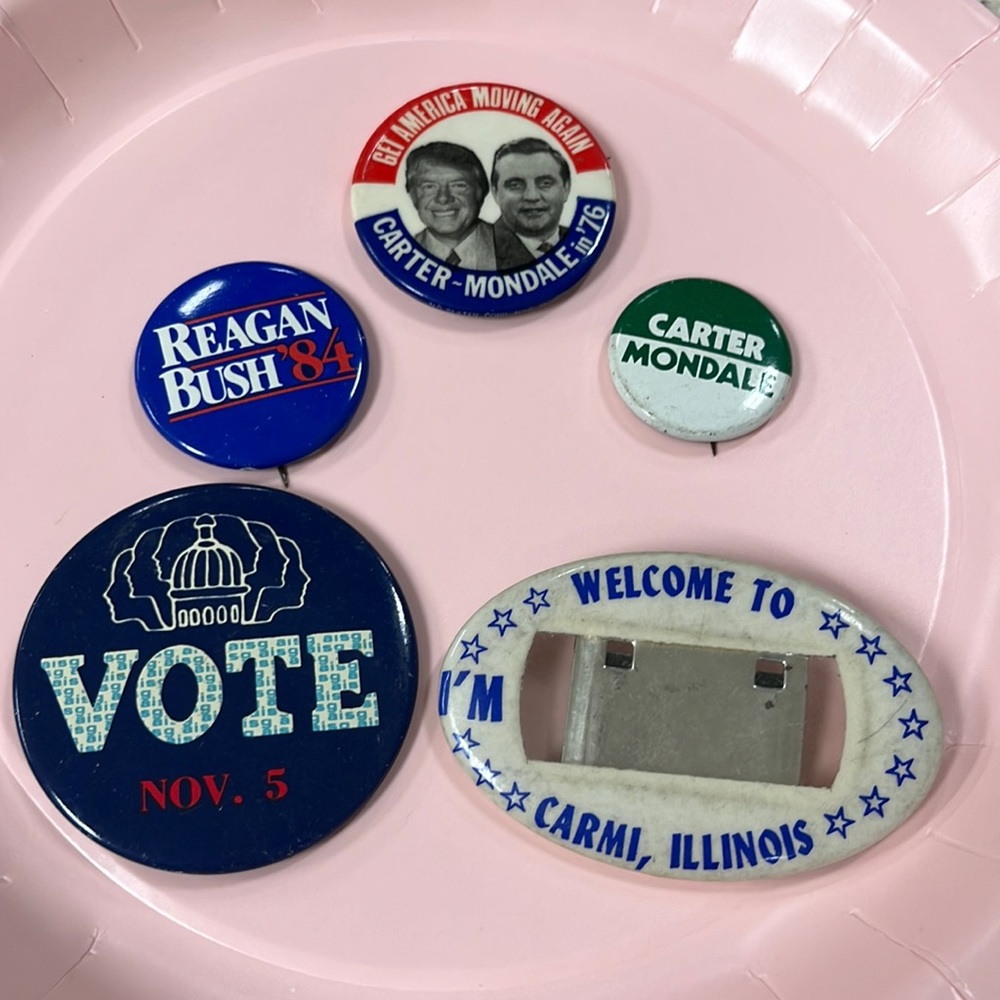 Assorted lot of vintage political pins